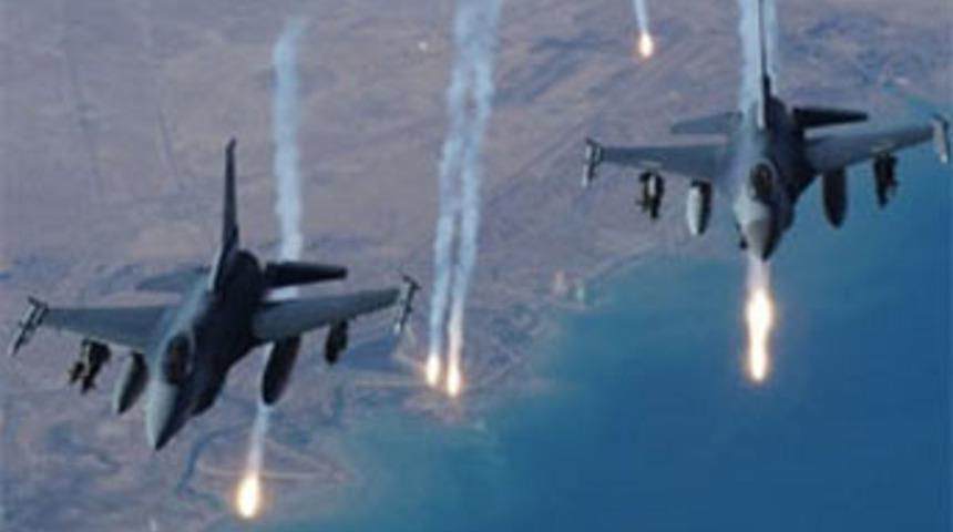 Kaddafi'nin komuta merkezi vuruldu