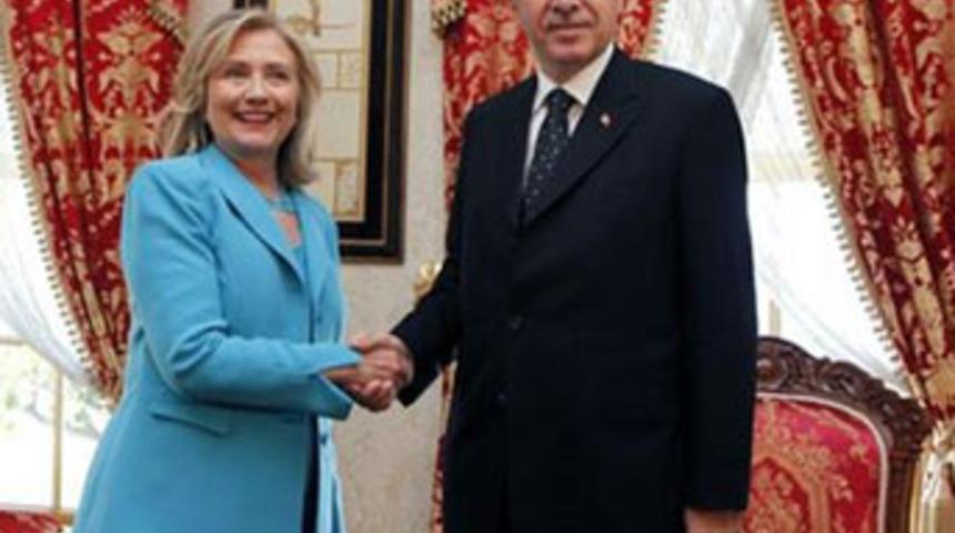 Clinton'dan turkuvaz jesti