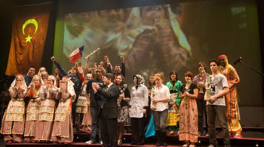 Amerikalı öğrenciler Türkçe şarkı söyledi