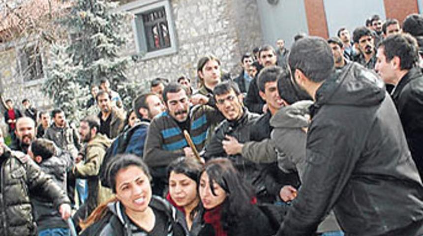 &lsquo;K&uuml;rt bildirisi&rsquo; kavga &ccedil;ıkardı