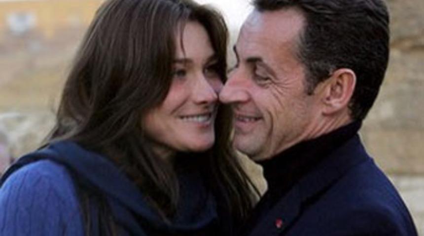 Sarkozy bu kez abarttı!