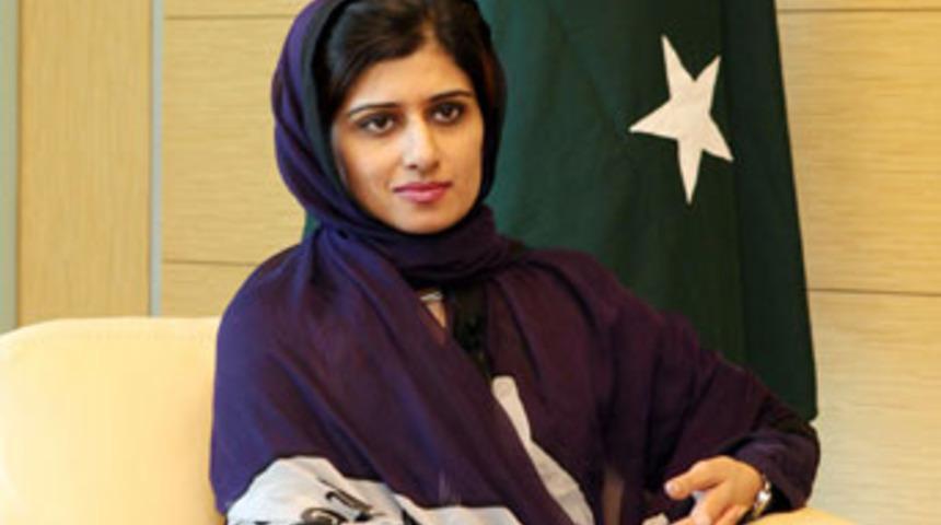 Aynı g&uuml;n iki elbise değiştirdi