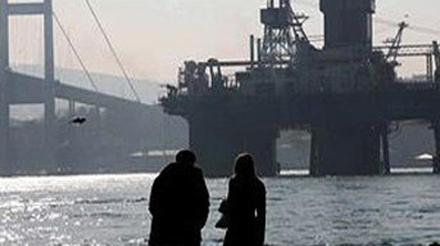 Boğaz sularından bir dev geçti