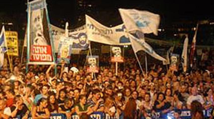 İsrail'de 450 bin kişi sokağa d&ouml;k&uuml;ld&uuml;