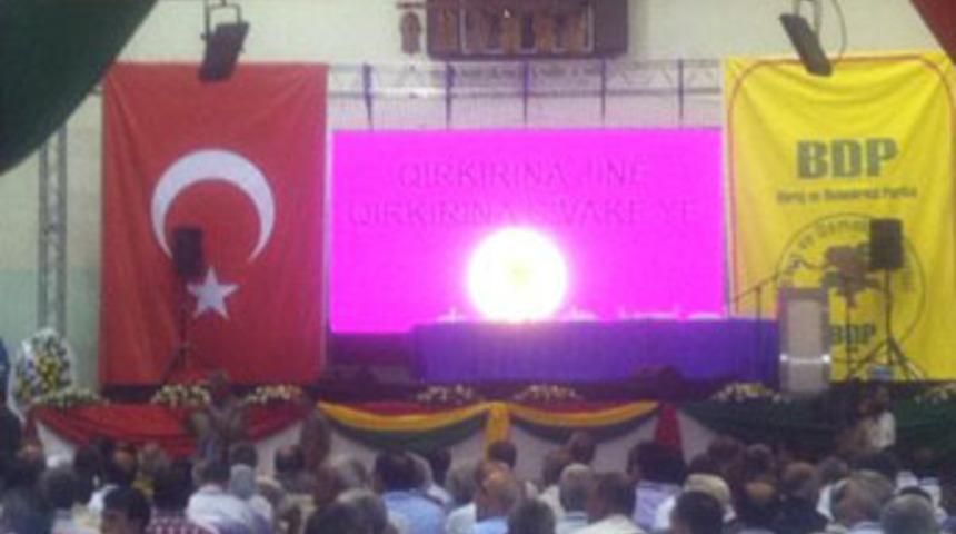 BDP'den T&uuml;rk bayraklı kongre