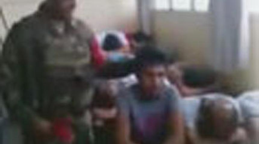 Askerden okul sırasında dayak!