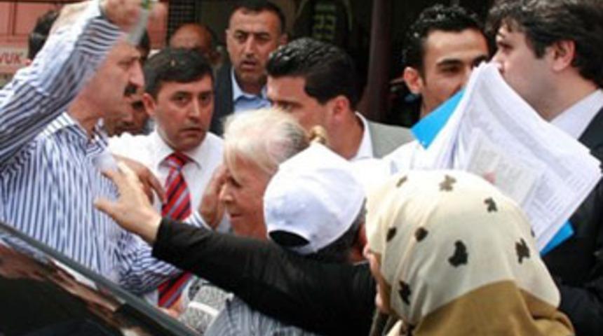 "&Ccedil;ek git, kovuldun"