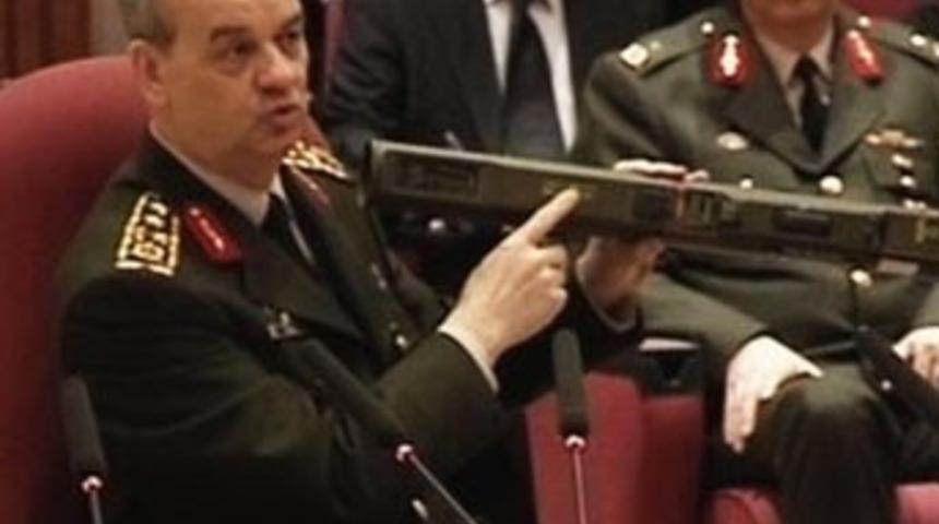 İlker Başbuğ'a 'boru'lu eleştiri