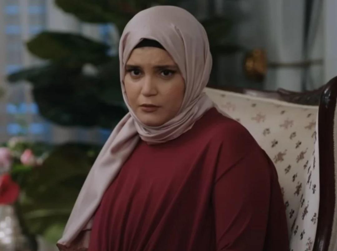  Kızılcık Şerbeti'nin Nilay'ı Feyza Civelek'in kombini dalga konusu oldu! G&ouml;renler "Bu ne hal?" dedi