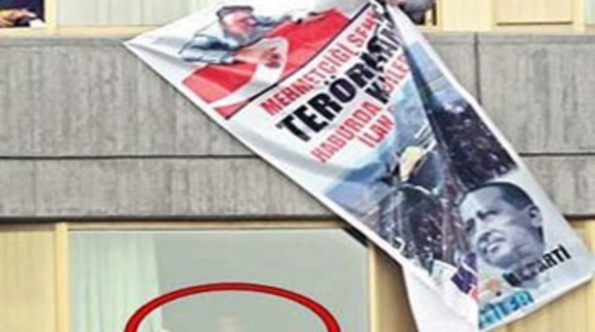 Pankart kaldırılınca...