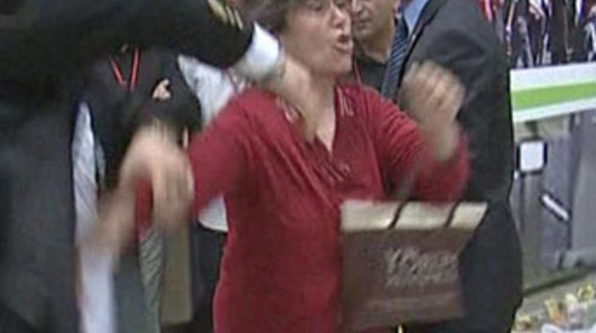 AKP mitinginde Kahrolsun Tayyip diye bağırdı