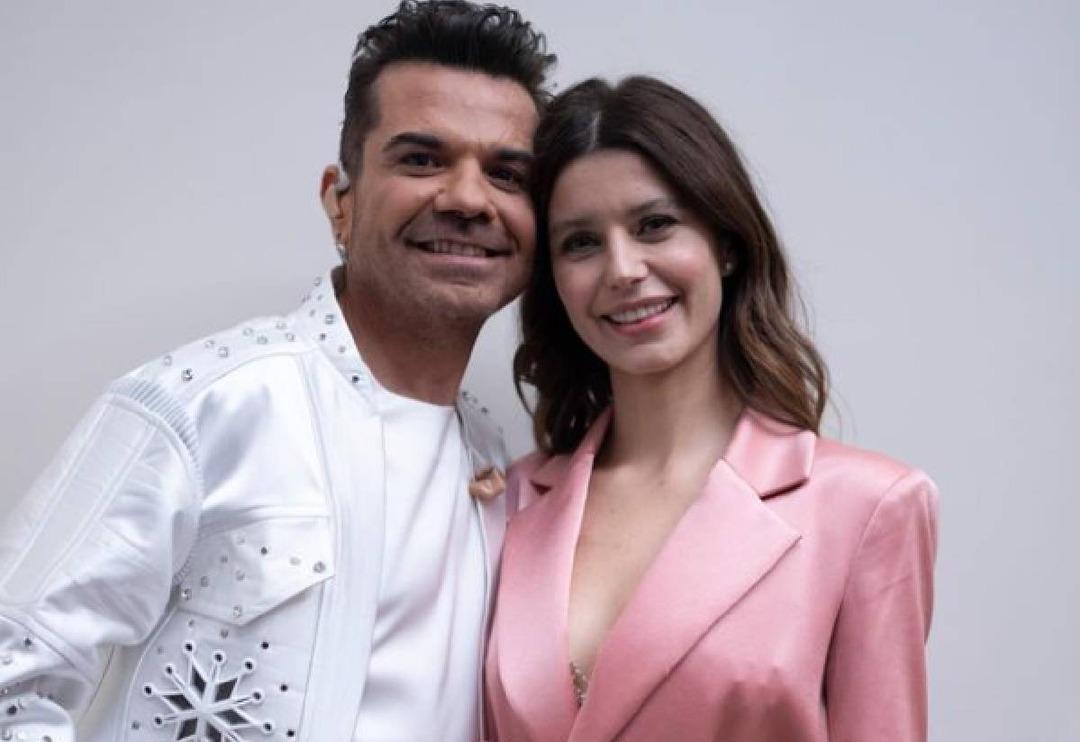 Kenan Doğulu eşi Beren Saat'in doğum g&uuml;n&uuml;n&uuml; kutladı! Dudak dudağa pozu dikkat &ccedil;ekti