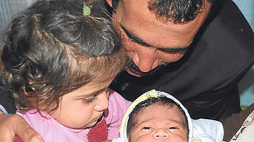 Hemşire kılığında bebek kaçırdı