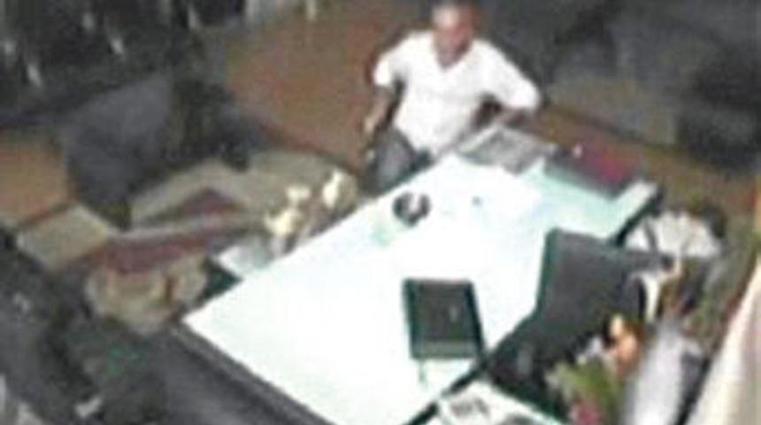 Makam odasında poşet dolusu para