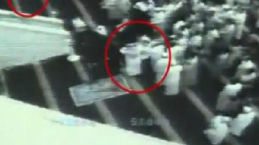 Camiyi kan g&ouml;l&uuml;ne &ccedil;evirdiler!