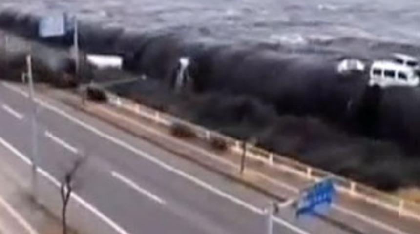 Tsunaminin yeni görüntüleri ortaya çıktı