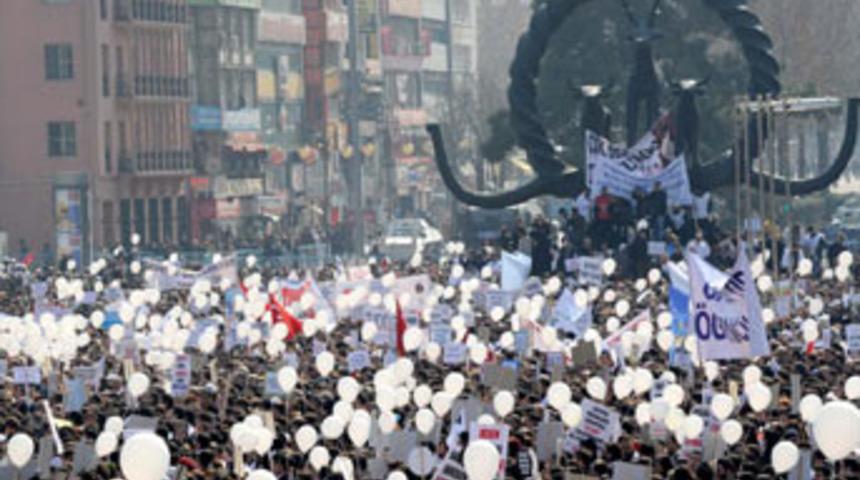 Sağlık çalışanları grev çağrısında bulundu