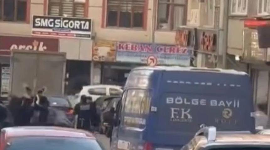 Elazığ’da cadde ortasında taşlı sopalı kavga: 1 yaralı