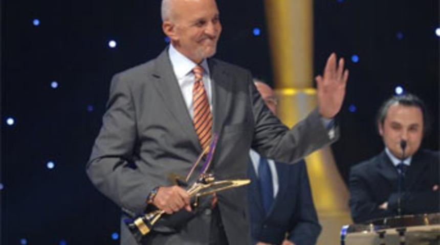 Birand veda etti, dua istedi