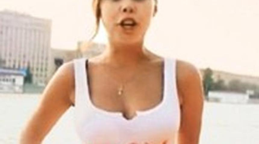 &Uuml;st&uuml;ndekini Putin i&ccedil;in yırt