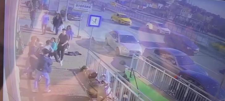 Genç çifte İstanbul'un göbeğinde dayak! Araya girenler bile zorlandı: 15 bin detayı dikkat çekti G2