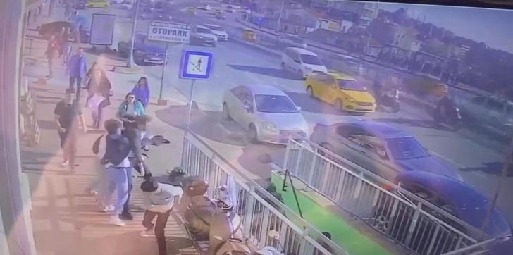 Genç çifte İstanbul'un göbeğinde dayak! Araya girenler bile zorlandı: 15 bin detayı dikkat çekti G4