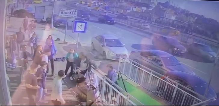 Genç çifte İstanbul'un göbeğinde dayak! Araya girenler bile zorlandı: 15 bin detayı dikkat çekti G5