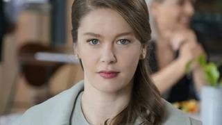 'Camdaki Kız'ın Nalan'ı Burcu Biricik'ten hamilelik pozları geldi... Eşi ve arkadaşlarıyla göbeğini yarıştırdığı esprili poz gündem oldu