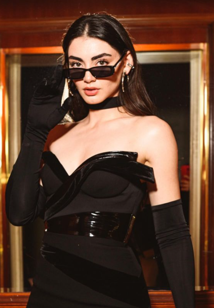 Kuruluş Osman'ın Bala Hatun’u Özge Törer tarzıyla ödül törenine damga vurdu! Bir bakan bir daha baktı  G2