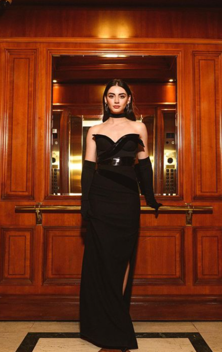 Kuruluş Osman'ın Bala Hatun’u Özge Törer tarzıyla ödül törenine damga vurdu! Bir bakan bir daha baktı  G4