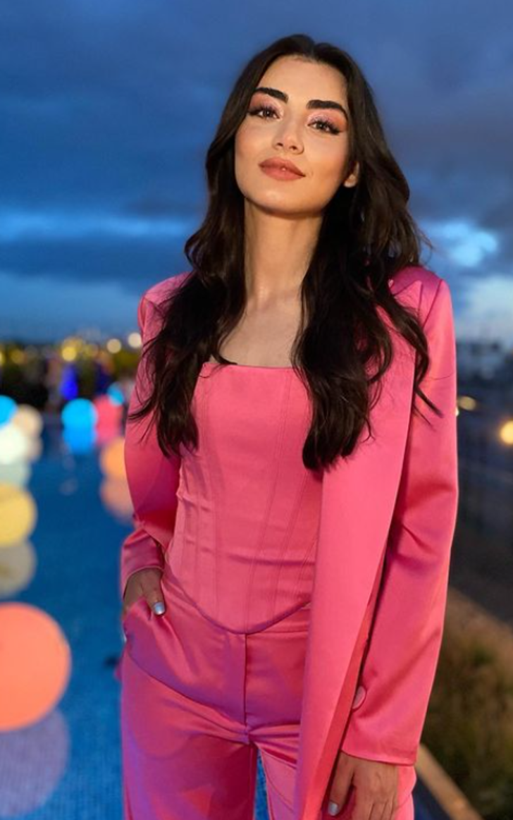 Kuruluş Osman'ın Bala Hatun’u Özge Törer tarzıyla ödül törenine damga vurdu! Bir bakan bir daha baktı  G5