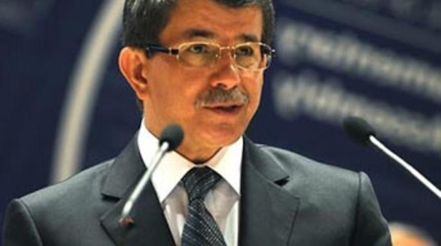 Çek Bakan’a özür diletti