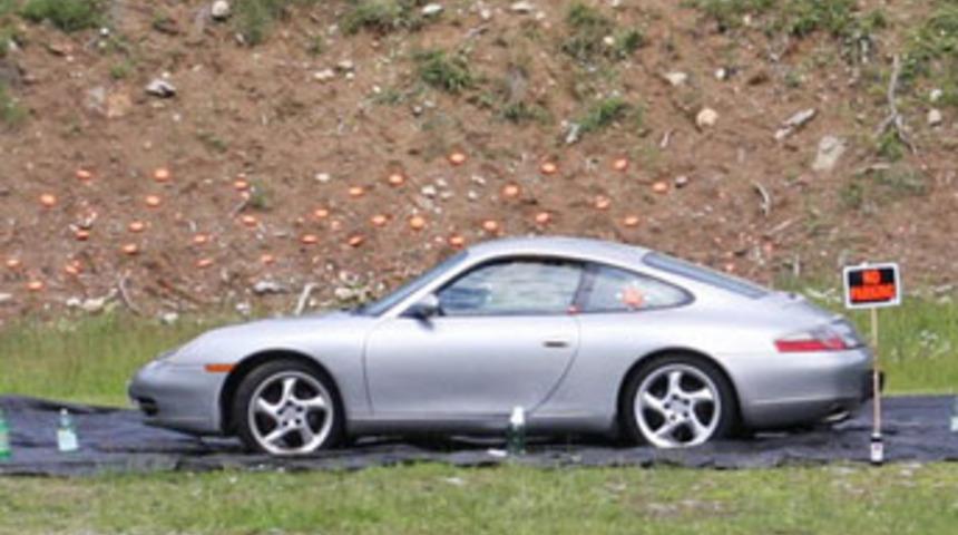 Porsche'sine 10 bin mermi sıktırdı