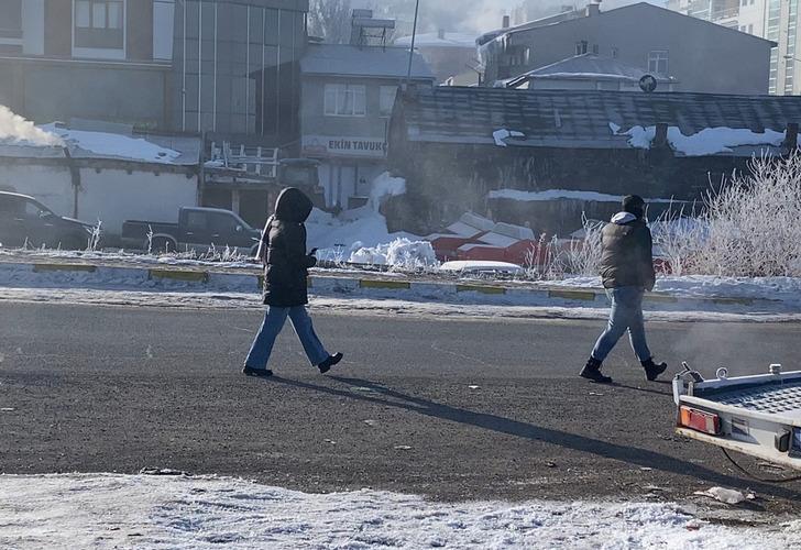 Türkiye’nin en soğuk noktası oldu! Arabalar bile buz tuttu gelen görüntüler şaşırttı… G4