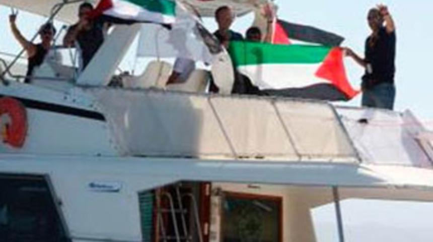 İsrail, Fransız gemisini kuşattı