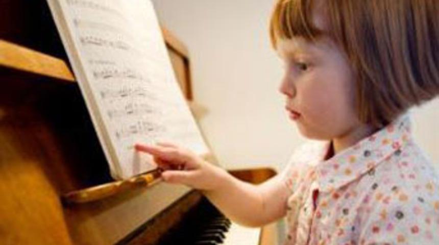 &Uuml;nl&uuml;ler otizmli &ccedil;ocuklar i&ccedil;in toplanıyor!