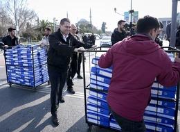 Tam 367 bin dilekçe! İBB binasına işte böyle geldiler: ‘Paylaşımlı Yolculuk Yönetmeliği’ için ‘el arabalı’ talep