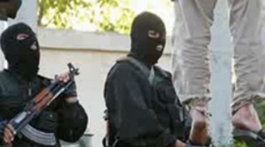 İran'da 3 kişi sokak ortasında idam edildi