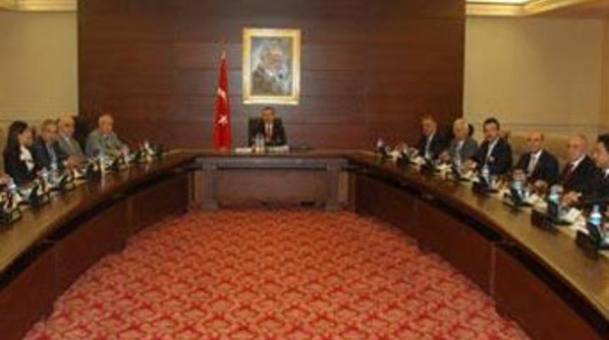 Bakan yardımcısı maaşı 9 bin TL