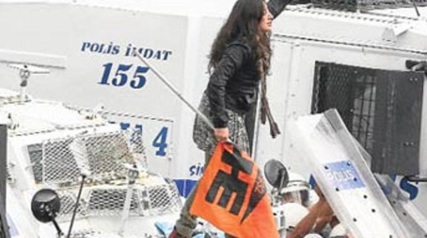 &lsquo;Sen misin panzere &ccedil;ıkan!&rsquo;