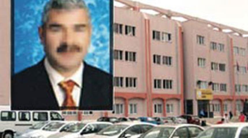 M&uuml;d&uuml;r&uuml;n taciz odası