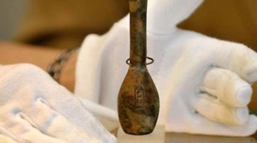 Krali&ccedil;eyi &ouml;ld&uuml;ren krem