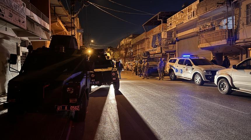 Adana'da polise silah ve bıçakla direnen kişi gözaltına alındı