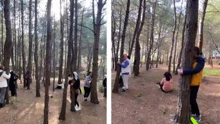 Böyle meditasyon görülmedi! Saatlerce ağaçlara sarılıp öylece durdular... O anlar sosyal medyada gündem yarattı