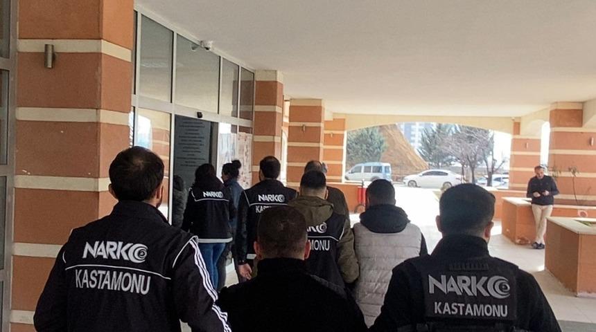 Kastamonu'da düzenlenen uyuşturucu operasyonunda 3 kişi tutuklandı