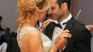 Şarkıcı Doğuş'un eşi Hoşkedem Hidayetkızı hemen Türkiye'ye geldi! Pozlarına yorum yağdı