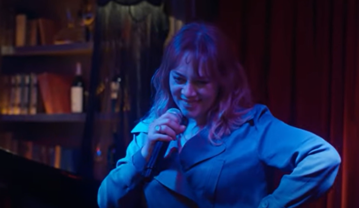 Demet Evgar sahneye çıktı sosyal medya yıkıldı! Sesi ve dansıyla geceye damga vurdu G4