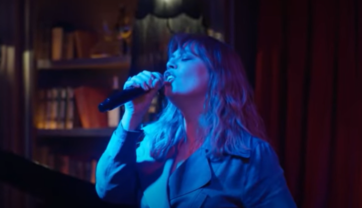 Demet Evgar sahneye çıktı sosyal medya yıkıldı! Sesi ve dansıyla geceye damga vurdu G5