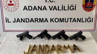 Adana'da otomobilde ruhsatsız 4 tabanca ele geçirildi