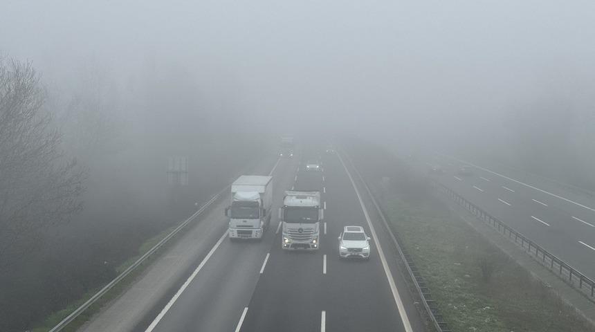 Düzce'de sis görüş mesafesini azalttı